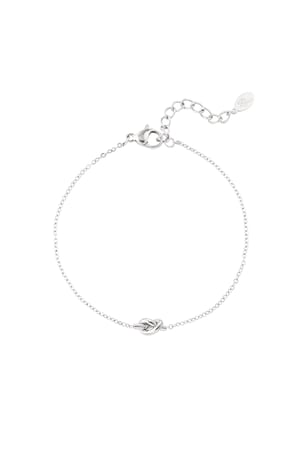 Simple bracelet with knotted charm h5 