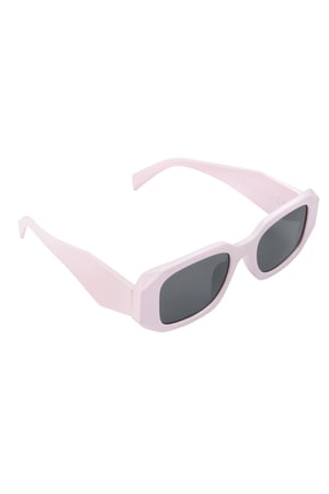 Look a like sunglasses with corners h5 