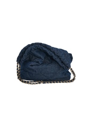 Denim bag with stitched motif and chain h5 Picture3