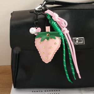 1 Piece Sweet Leather Strawberry Women's Bag Charms h5