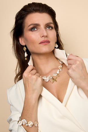 Necklace with shells, sea charms and gold beads h5 Picture2