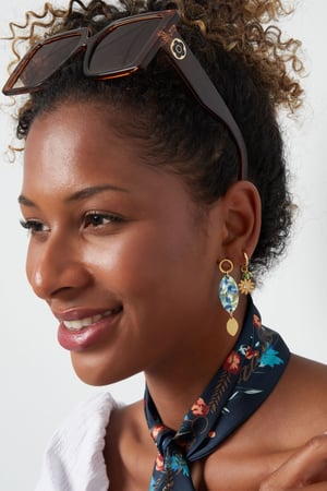 orecchini perline con fiore h5 Immagine4