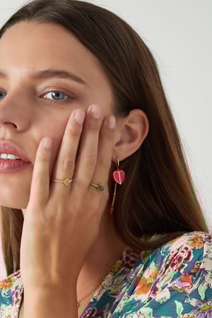 Pendientes corazón con detalle de circonitas - Color dorado/rosa h5 Imagen3