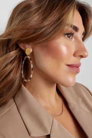 Orecchini allungati con perline - Colore oro/beige h5 Immagine4