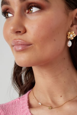 statement flower pearl earrings h5 Picture4