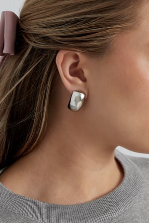 structured drop earrings h5 Picture2