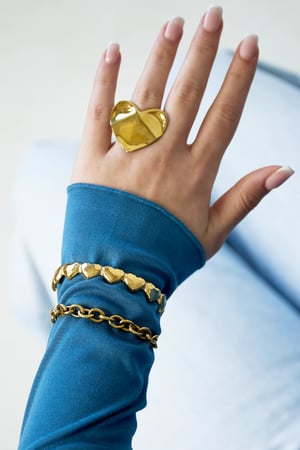 Armreif mit eingedellten Herzen h5 Bild2