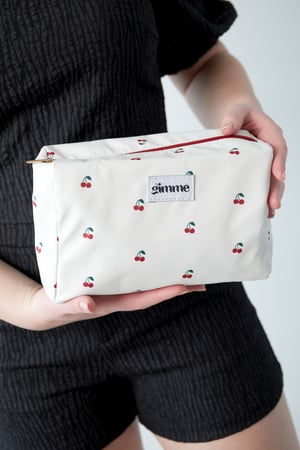 Toiletry bag cherries h5 Picture3