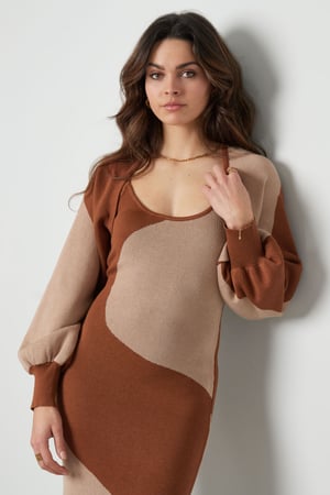 Strickjacke mit Bio-Streifendruck – braun h5 Bild2
