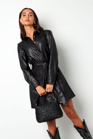 PU-Lederkleid mit Gürtel – Schwarz h5 Bild5