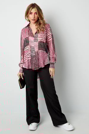 Bluse über dem Oberteil mit rosa Aufdruck h5 Bild4
