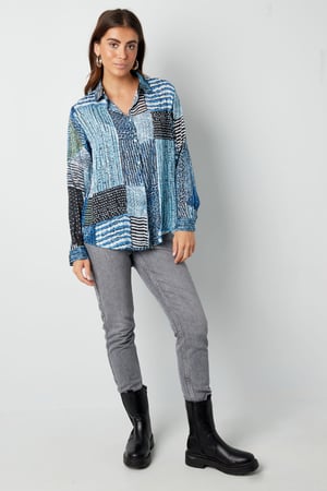Bluse über dem Oberteil mit rosa Aufdruck h5 Bild5