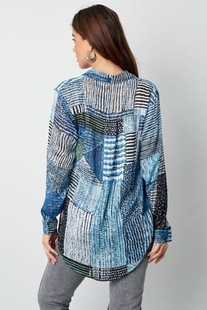 Bluse über dem Oberteil mit rosa Aufdruck h5 Bild6