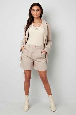 Shorts con pliegues h5 Imagen7