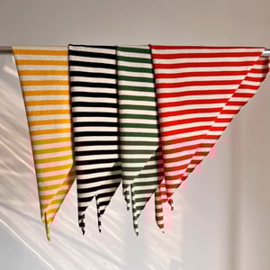 1 Piece Ins Style Strip Pattern Triangular Scarf h5 Picture2
