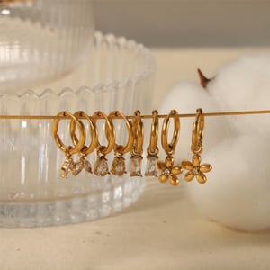 1 Paar exquisite und modische geometrische Ohrringe mit rechteckigem Zirkonia-Anhänger aus 18 Karat vergoldetem Edelstahl für Damenschmuck zum täglichen Tragen h5 Bild3