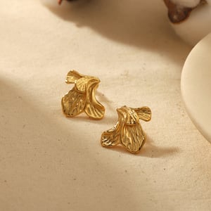 1 pair of exquisite and fashionable  gold-plated stainless steel geometric texture flower earrings for women's daily wear h5 Picture3