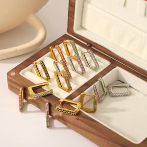1 Paar stilvolle, schlichte rechteckige Ohrringe aus 18 Karat vergoldetem Edelstahl mit farbigen Zirkonen für Damen zum täglichen Tragen h5 Bild4