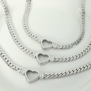 1 paire de petits colliers de luxe simples et légers, tendance féminine, en acier titane plaqué or, style cubain, pendentif pour femme h5 Image7