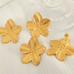 1 pair simple series retro flower stainless steel  gold plated women stud earrings h5 Picture7