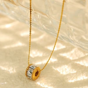 1 Stück Simple Series Klassische geometrische Edelstahl Gold Farbe Zirkon Damen Anhänger Halsketten h5 Bild3