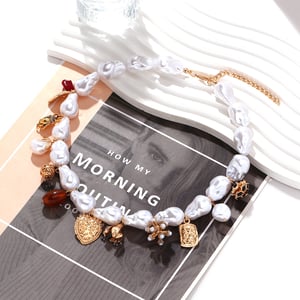1 Piece Vintage Baroque Faux Pearl Retro Alloy Multi-Element Necklace h5 Picture6