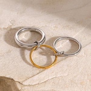 1 Stück einfarbiger Edelstahl Goldfarbener Damen-Einzelring h5 Bild3