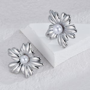 1 Paar Ohrstecker aus Edelstahl mit 18 Karat vergoldeter Kunstperle im Retro-Blumen-Stil für Damen h5 Bild3