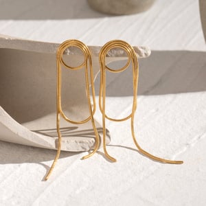 1 par de pendientes de botón de acero inoxidable chapados en oro de 18 quilates con borlas retro de serie simple para mujer h5 Imagen4