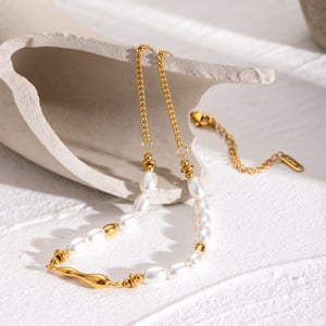 Collar de cuentas para mujer, serie simple, elegante, de acero inoxidable chapado en oro de 18 quilates, con perlas artificiales. h5 Imagen3
