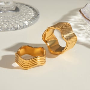1 par de anillos individuales para mujer de acero inoxidable chapado en oro de 18 quilates con diseño geométrico simple. h5 Imagen3