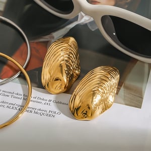 1 Paar Ohrstecker aus Edelstahl der Classic-Serie mit natürlicher Schildkröte in Goldfarbe für Damen h5 Bild3