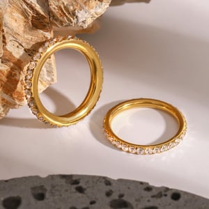 1 paio di anelli singoli da donna in acciaio inossidabile placcato oro  con strass, classici e semplici h5 Immagine2
