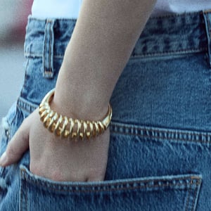 1 paio di orecchini a cerchio cavi in acciaio inossidabile oro 18k modello da strada alla moda stesso stile bracciale a maglie cave orecchini da donna set h5 Immagine4