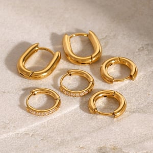 1 Paar Simple Series Elegantes ringförmiges Edelstahl-Ohrring-Set mit 18 Karat vergoldetem Strass für Damen h5 Bild3
