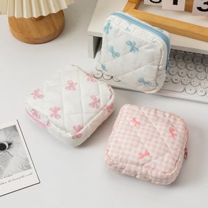 1 Piece Fashion Series Heart Portable Large Capacity Toiletry With Random Printing Design Women's Quadrate Cosmetic Bags h5 Picture3