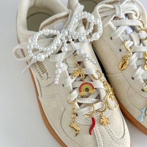 1 paio di pendenti con fiocco dolce in acciaio inossidabile placcato argento con perle artificiali da donna h5 Immagine4