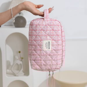 1 Piece Simple Sweet Style Patchwork Polyester Women Makeup Bag h5 Picture4