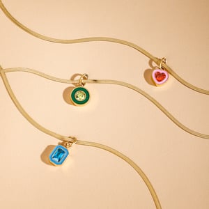 Collar con colgante de circonitas de color dorado y acero inoxidable con forma de corazón para mujer, serie simple, 1 unidad h5 Imagen3