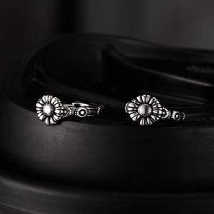 Daisy Paslanmaz Çelik Malzeme Erkek Küpe h5 Resim2