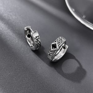 Schillernde Creolen aus Edelstahl mit Rautenmotiv für Herren h5 Bild3