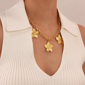 1 Piece Luxurious Series Retro Flower Stainless Steel Gold Color Women's Pendant Necklaces h5 Picture5