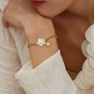 1 Piece Elegant Series Simple Flower Stainless Steel Gold Color Women's Charm Bracelets h5 Picture4