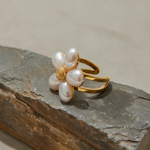 Statement-Ring aus Edelstahl mit romantischer Blume in Goldfarbe h5 Bild3