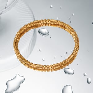 Goldfarbene Armreifen aus Edelstahl der Simple-Serie h5 Bild5