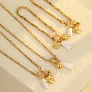 Romantic  Retro Heart - shaped Gold Stainless Steel Women's Pendant Necklaces h5 Picture2