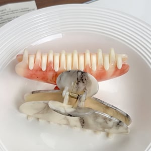 Schlichte elegante Swoosh-Haarklammern aus Kunstharz für Damen h5 Bild4