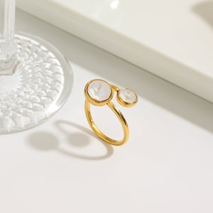 Schlichte Ringe aus goldfarbenem Edelstahl mit Edelsteinen h5 Bild5