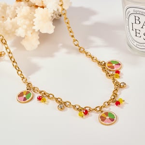 1 pezzo di collana con ciondolo da donna in acciaio inossidabile color oro con frutti policromi h5 Immagine3