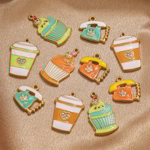 1 Piece Whimsical Cupcake Stainless Steel Gold Color Women's Pendants h5 Picture3